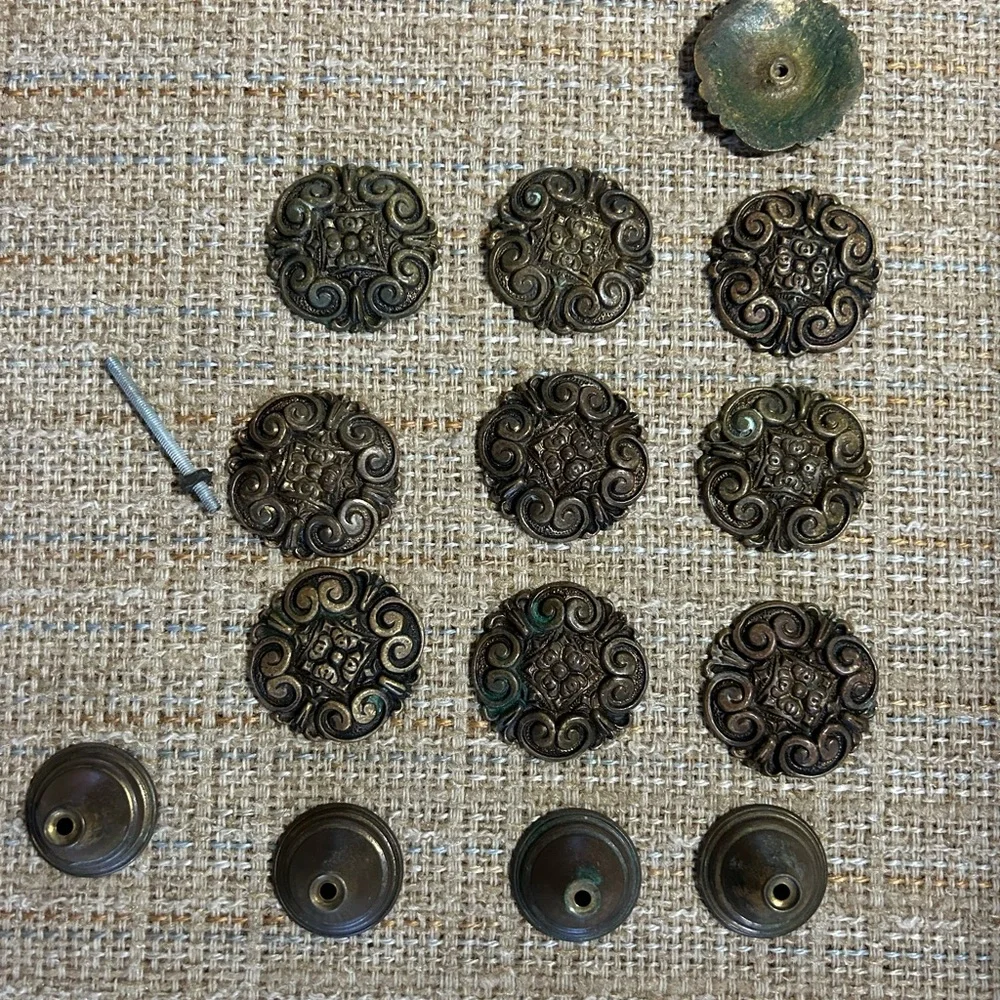 Drawer pull knobs - Picture 3 of 4